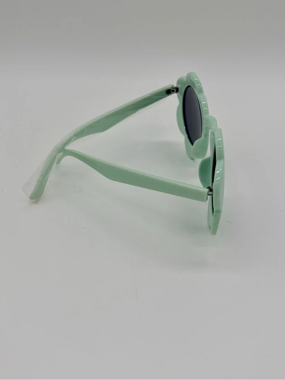 Women’s Oui Fresh Daisy Sunglasses with Mint Green Frames and Purple Gold Case